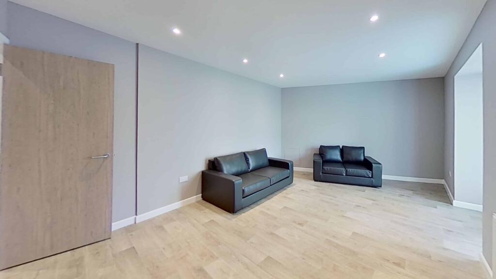 5 bed House Share for rent in Pen-y-coedcae. From Let Right Properties Ltd - Treforest