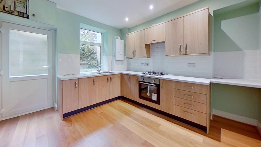 2 bed Mid Terraced House for rent in Pontypridd. From Let Right Properties Ltd - Treforest