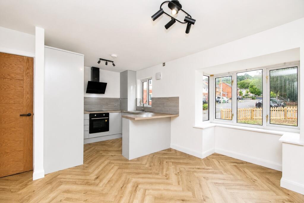2 bed End of Terrace for rent in Pen-y-coedcae. From Let Right Properties Ltd - Treforest