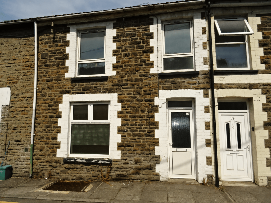 3 bed Mid Terraced House for rent in Pontypridd. From Let Right Properties Ltd - Treforest
