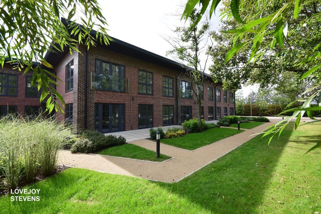 3 bed 1st Floor Flat for rent in Newbury. From Lovejoy Stevens - Newbury