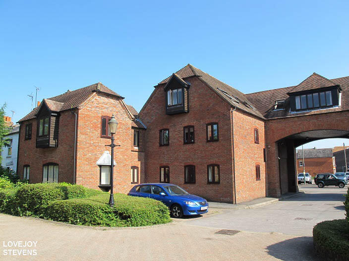 1 bed 1st Floor Flat for rent in Newbury. From Lovejoy Stevens - Newbury 1 bed 1st Floor Flat for rent in Newbury. From Lovejoy Stevens - Newbury