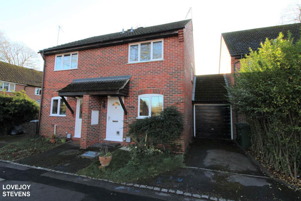 2 bed Mid Terraced House for rent in Newbury. From Lovejoy Stevens - Newbury 2 bed Mid Terraced House for rent in Newbury. From Lovejoy Stevens - Newbury