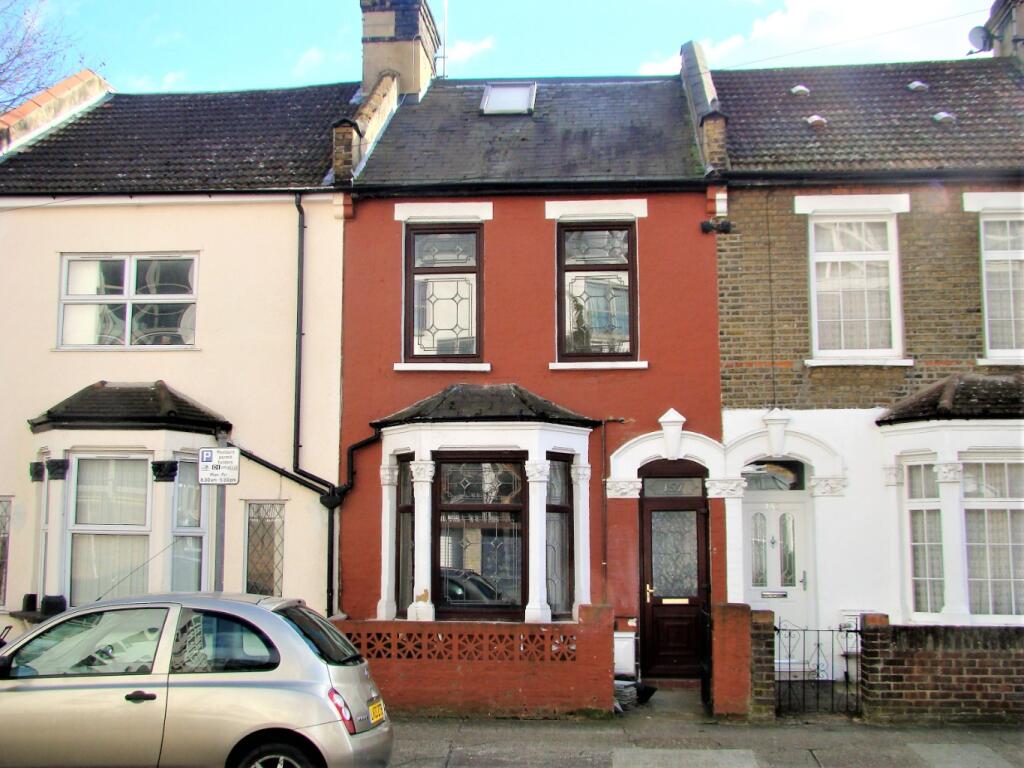 3 bed Mid Terraced House for rent in Poplar. From Lloyds Residential - Bethnal Green