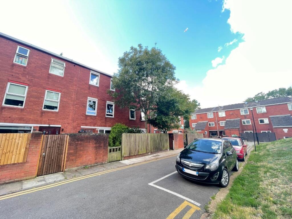 3 bed Town House for rent in Hackney. From Lloyds Residential - Bethnal Green