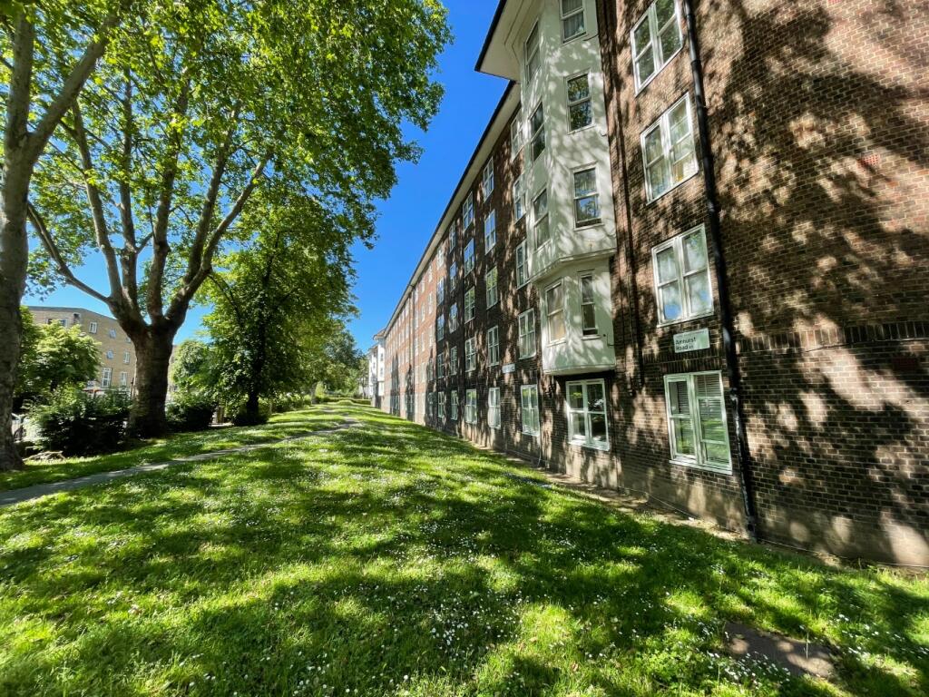 2 bed Apartment for rent in Hackney. From Lloyds Residential - Bethnal Green