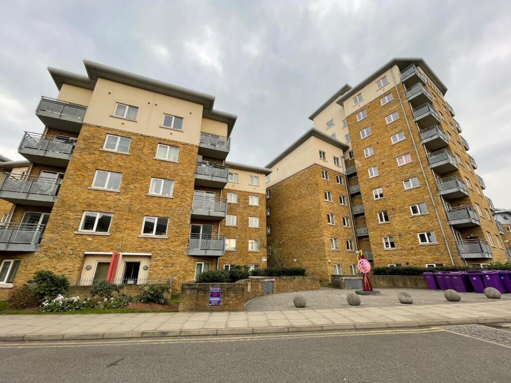2 bed Apartment for rent in Bow. From Lloyds Residential - Bethnal Green