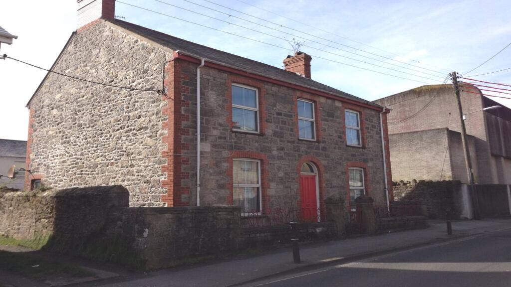 3 bed 1st Floor Flat for rent in St Austell. From Liddicoat & Company - St Austell