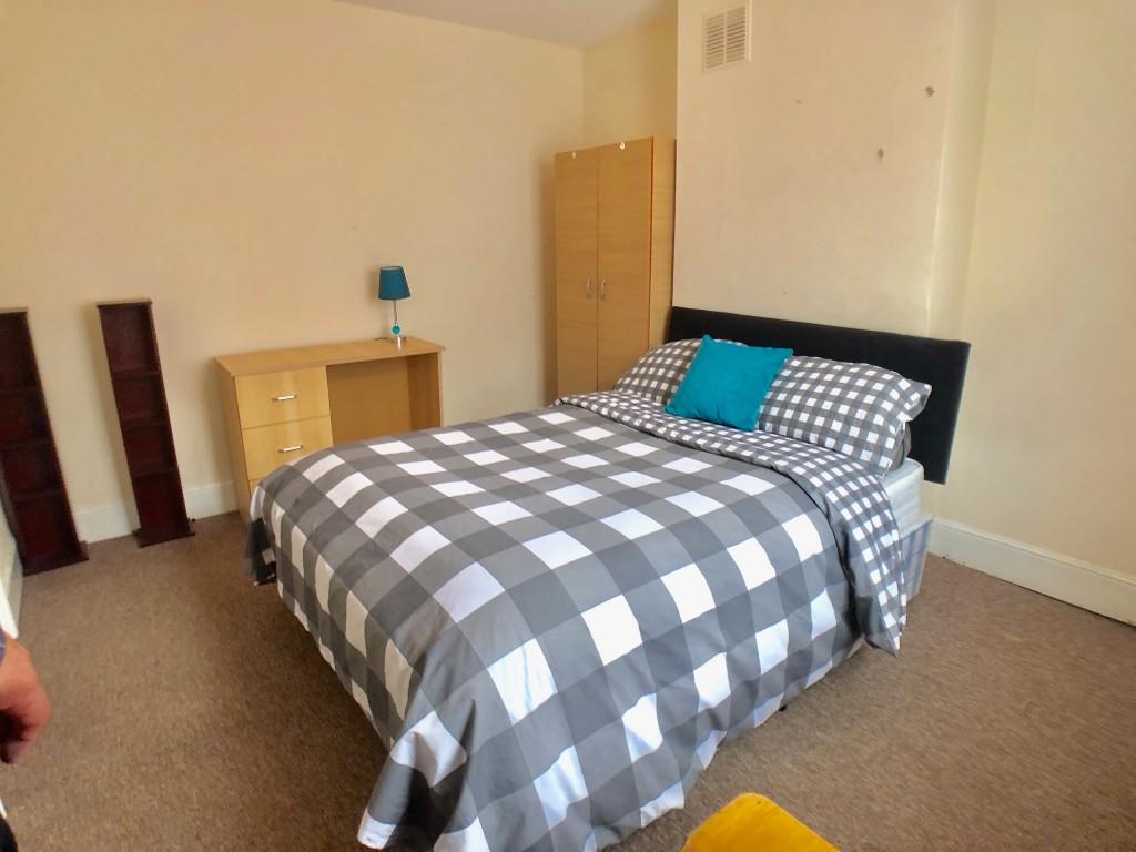 3 bed Mid Terraced House for rent in Luton. From Luton Heights Ltd - Luton