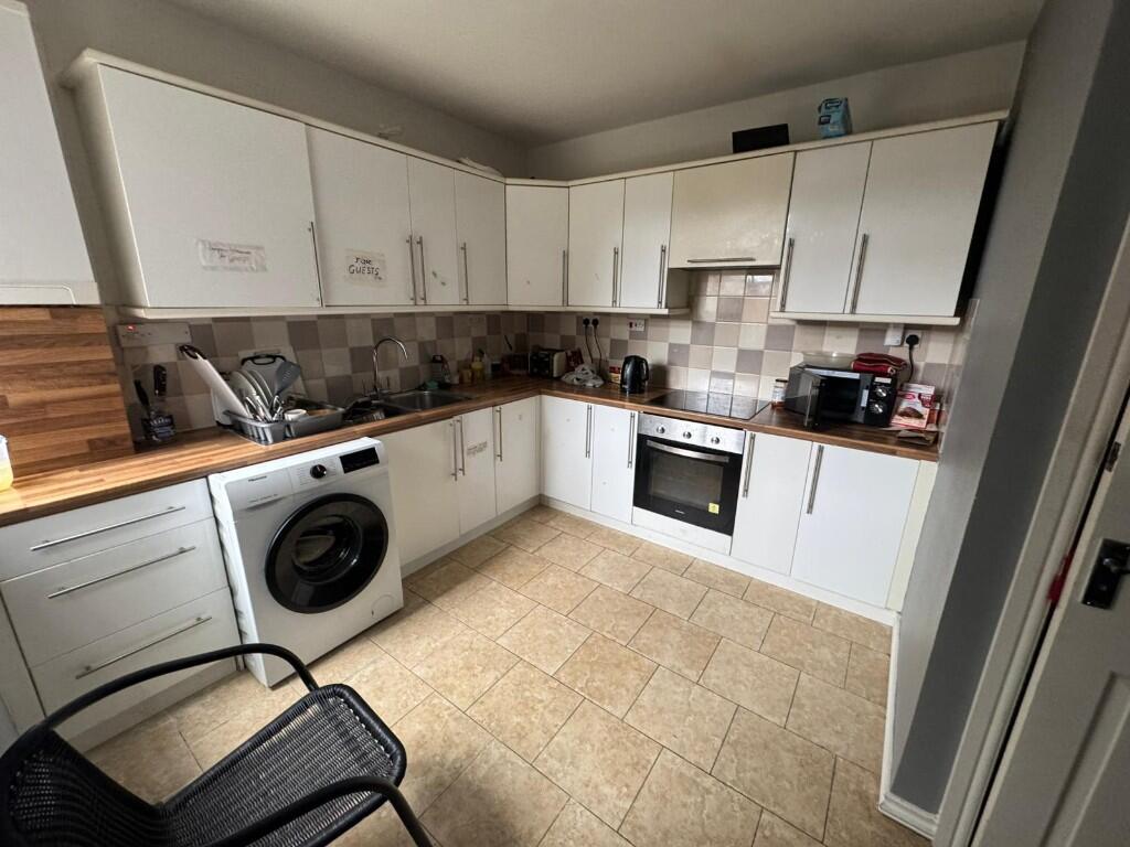 1 bed Mid Terraced House for rent in Cockernhoe. From Luton Heights Ltd - Luton