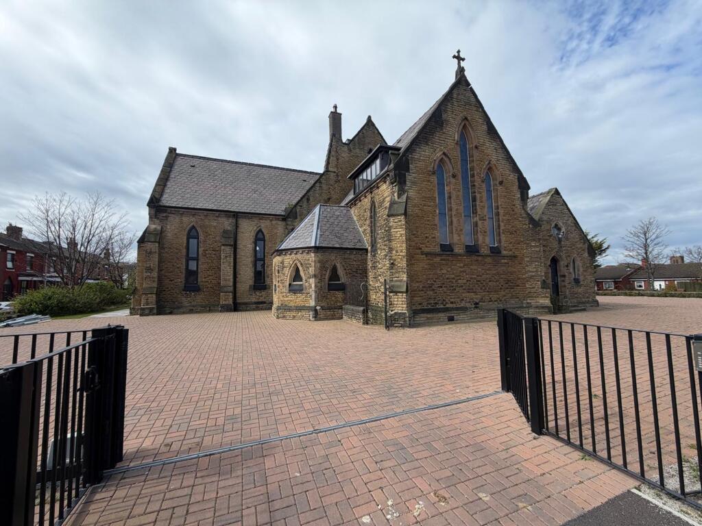 2 bed 1st Floor Flat for rent in Crosby. From Lyons Estates Ltd - Liverpool