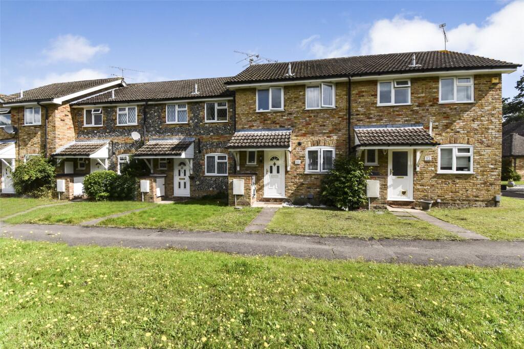 3 bed Mid Terraced House for rent in Farnborough. From Mackenzie Smith - Farnborough