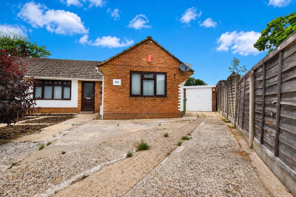 2 bed Bungalow for rent in Farnborough. From Mackenzie Smith - Farnborough