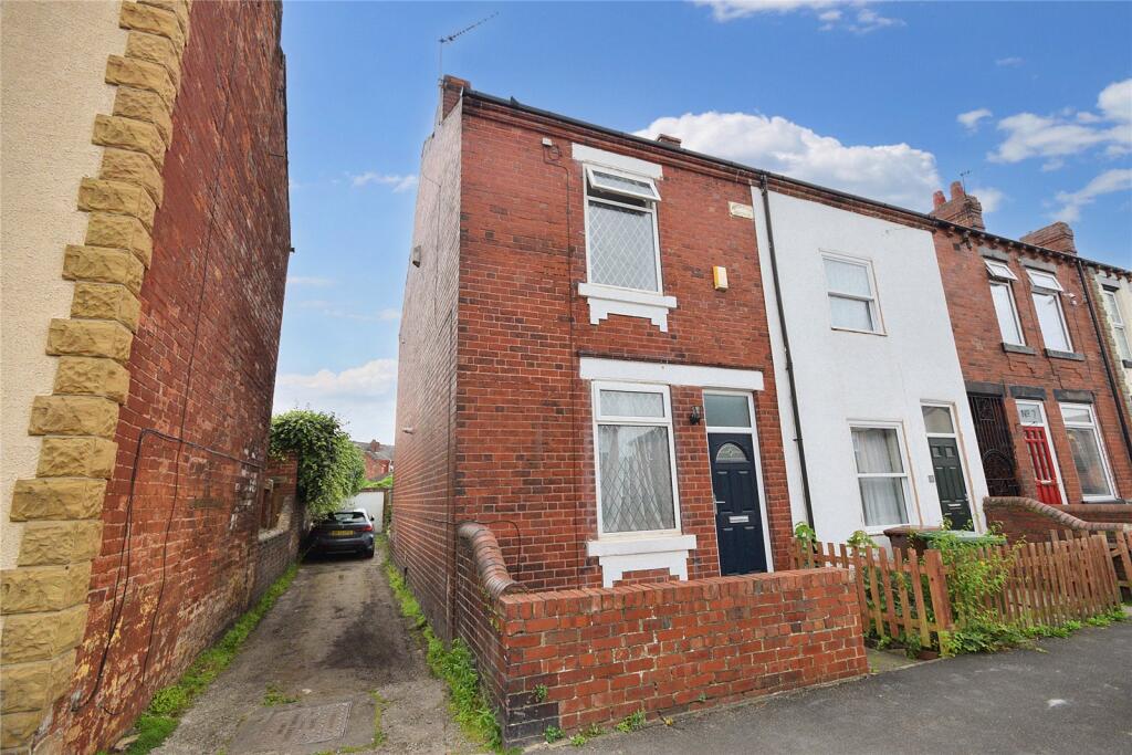 2 bed Mid Terraced House for rent in Heath. From Manning Stainton - Morley