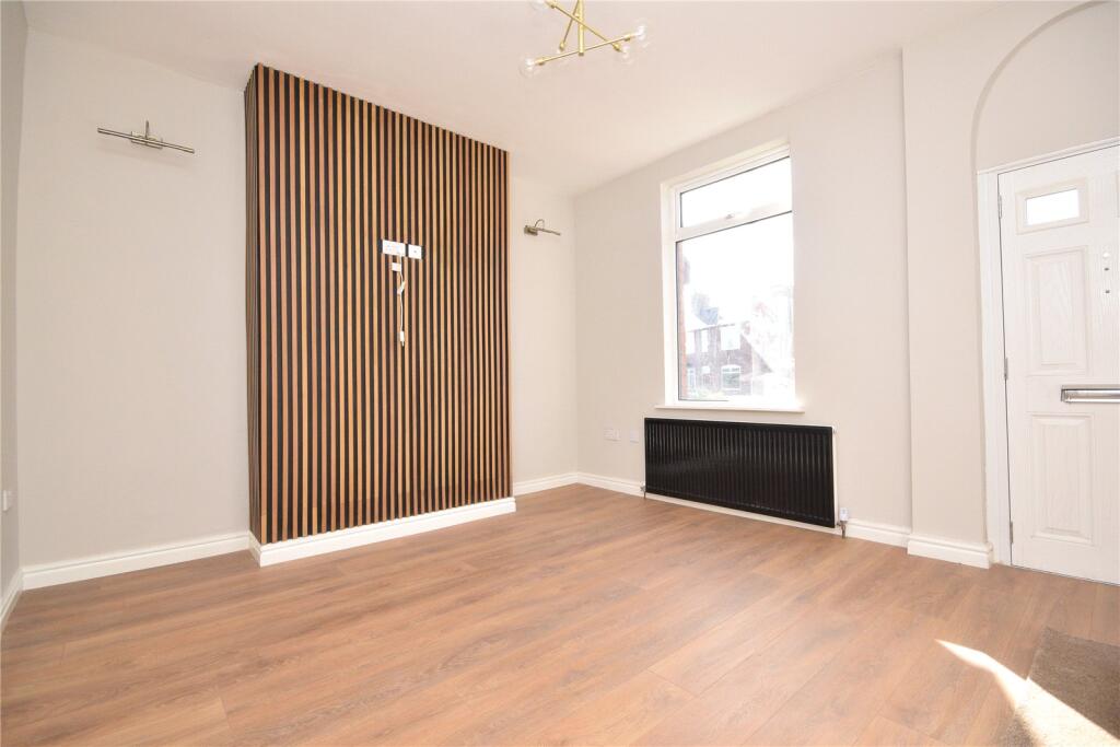 2 bed Mid Terraced House for rent in Kirkhamgate. From Manning Stainton - Morley 2 bed Mid Terraced House for rent in Kirkhamgate. From Manning Stainton - Morley