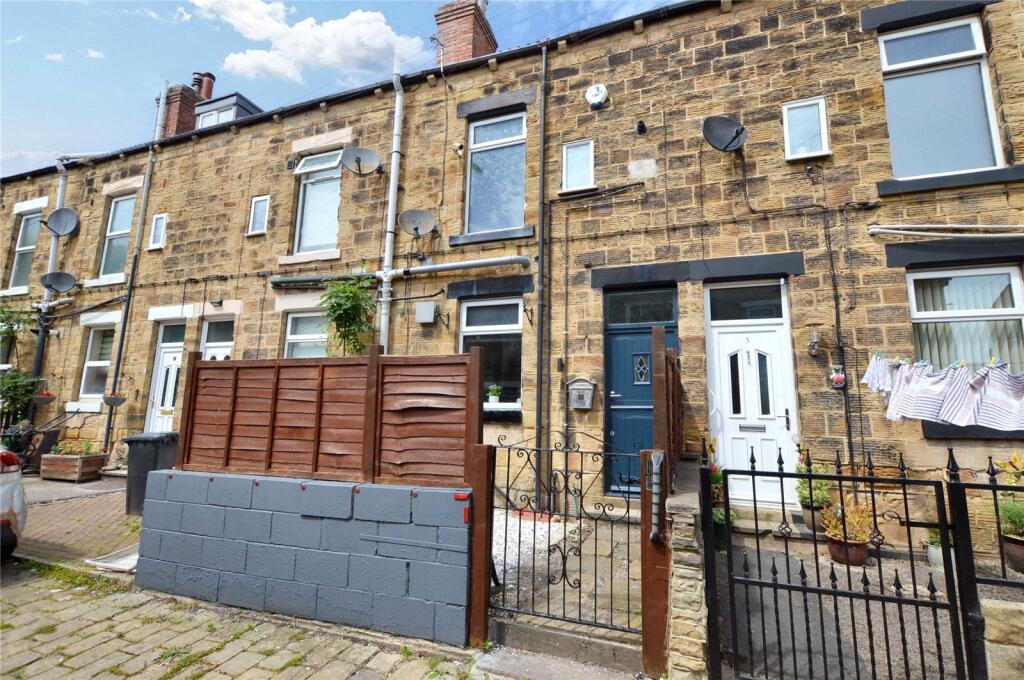 2 bed Mid Terraced House for rent in Rothwell. From Manning Stainton - Morley