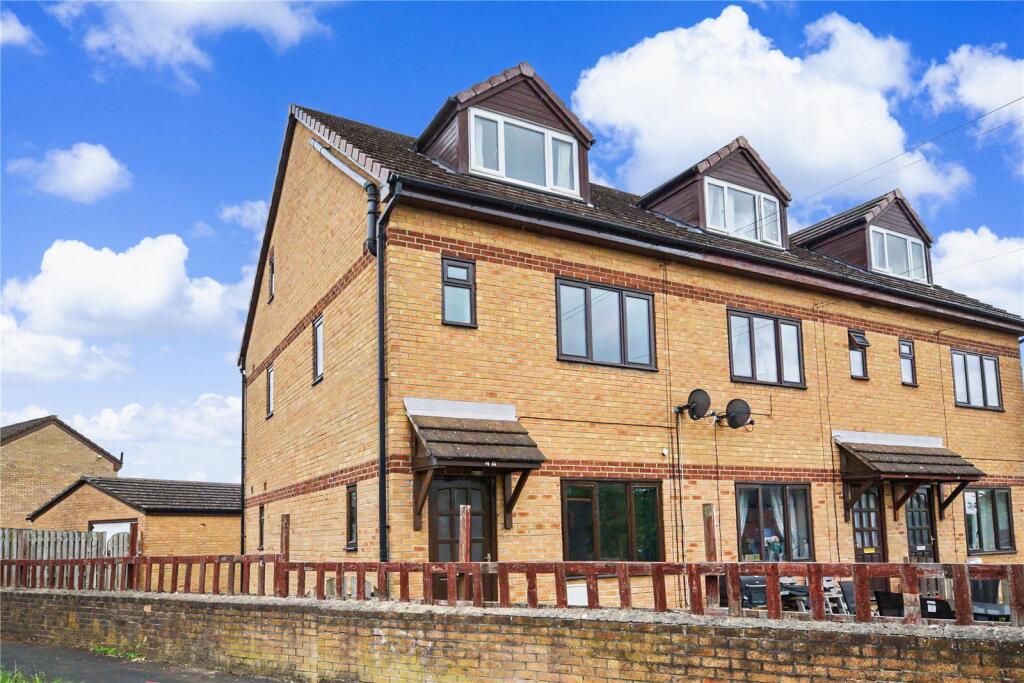 4 bed Town House for rent in Tong. From Manning Stainton - Morley