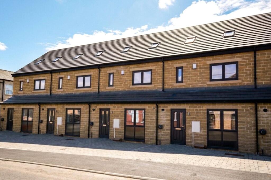3 bed Mid Terraced House for rent in Batley. From Manning Stainton - Morley 3 bed Mid Terraced House for rent in Batley. From Manning Stainton - Morley