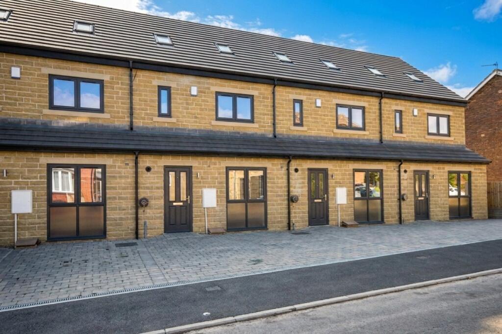 3 bed Town House for rent in Batley. From Manning Stainton - Morley 3 bed Town House for rent in Batley. From Manning Stainton - Morley