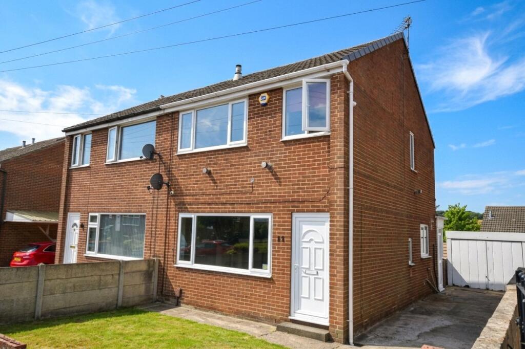 3 bed Mid Terraced House for rent in Troydale. From Manning Stainton - Morley