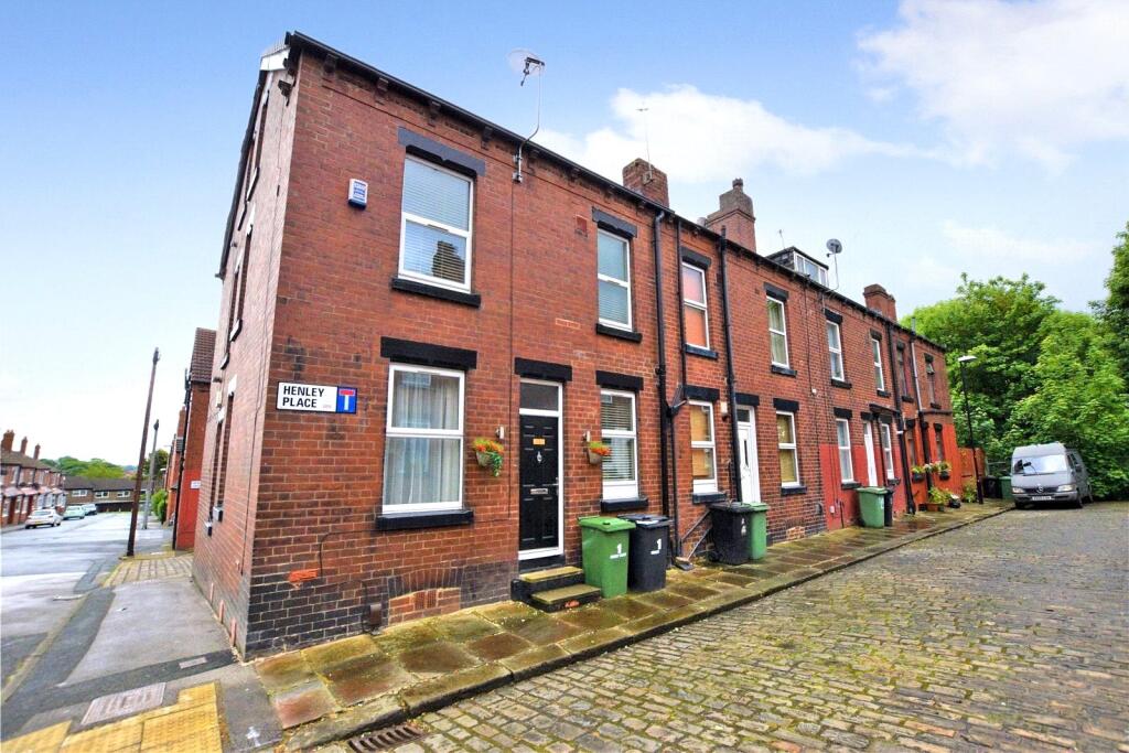 2 bed Mid Terraced House for rent in Troydale. From Manning Stainton - Morley