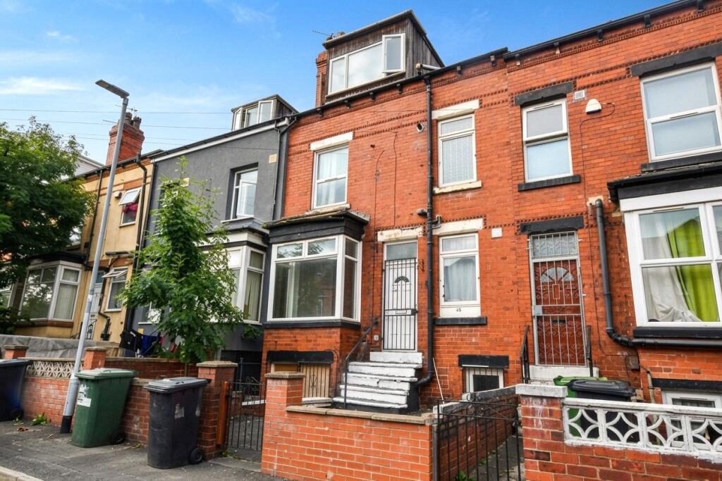 2 bed Mid Terraced House for rent in Leeds. From Manning Stainton - Morley
