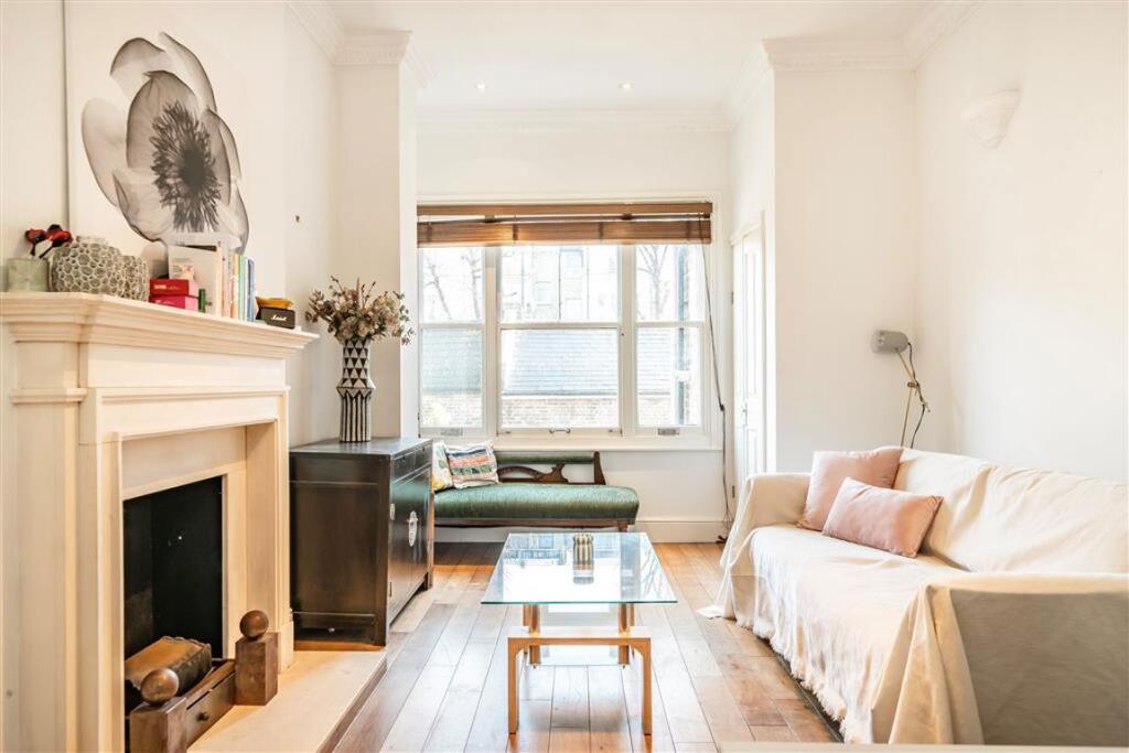 2 bed 1st Floor Flat for rent in Chelsea. From Marsh & Parsons - Chelsea