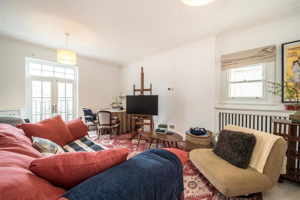 2 bed 1st Floor Flat for rent in Chelsea. From Marsh & Parsons - Chelsea