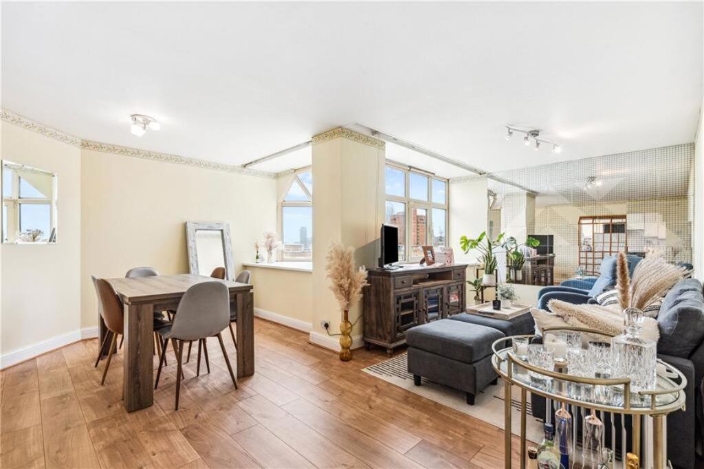2 bed 1st Floor Flat for rent in Chelsea. From Marsh & Parsons - Chelsea