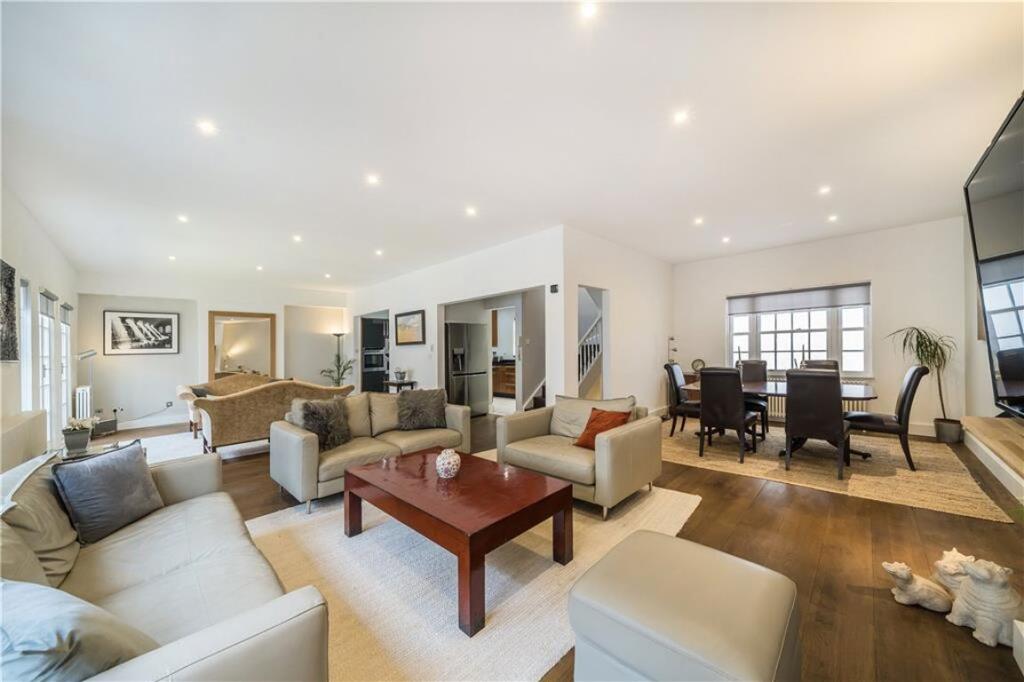 5 bed 1st Floor Flat for rent in Chelsea. From Marsh & Parsons - Chelsea