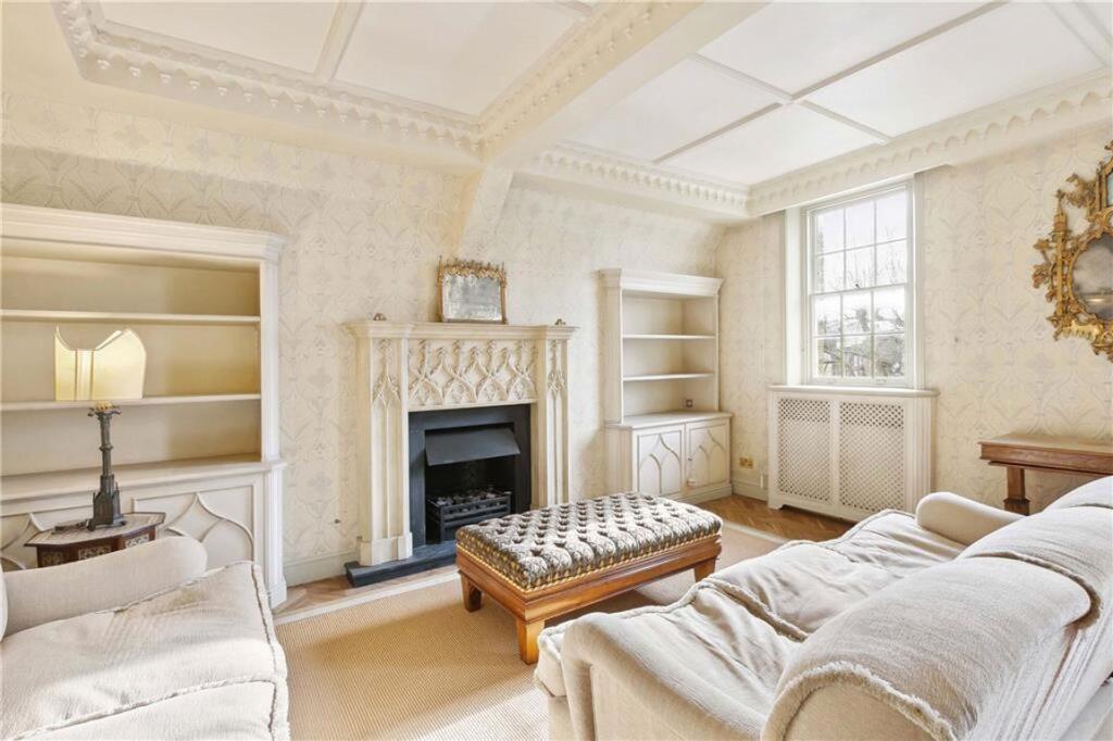 3 bed 1st Floor Flat for rent in Chelsea. From Marsh & Parsons - Chelsea