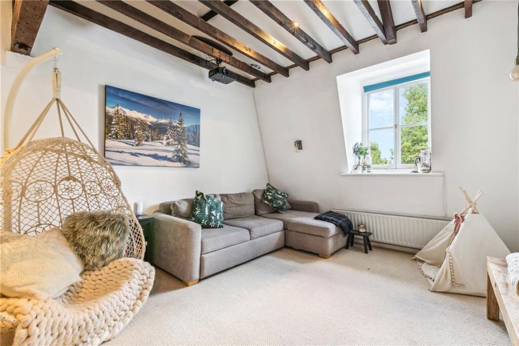 2 bed 1st Floor Flat for rent in Chelsea. From Marsh & Parsons - Chelsea