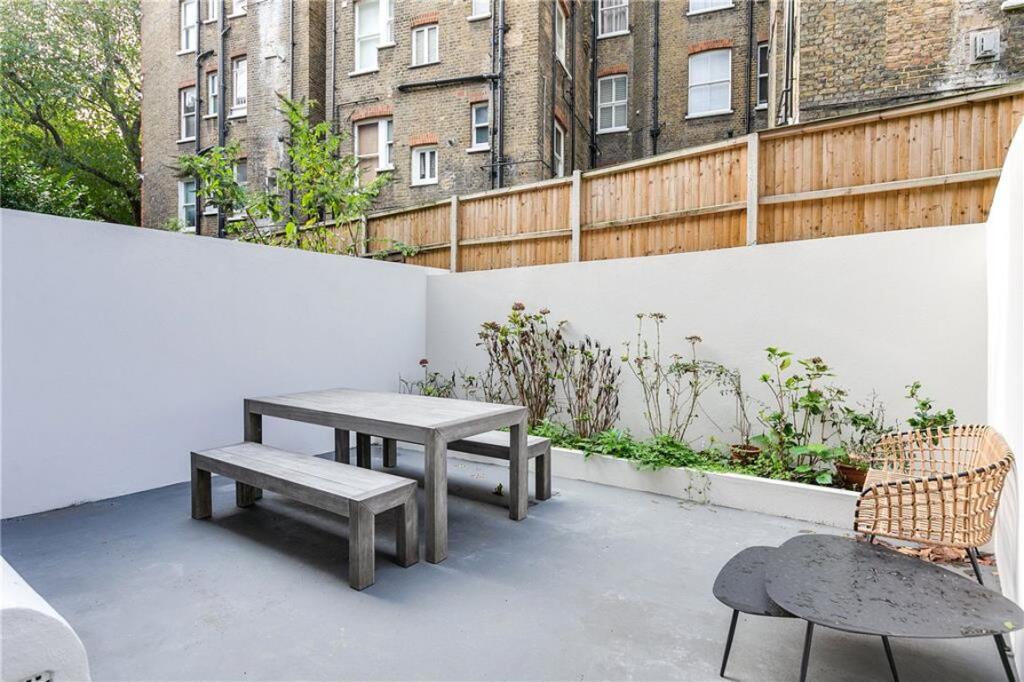 2 bed 1st Floor Flat for rent in Chelsea. From Marsh & Parsons - Chelsea