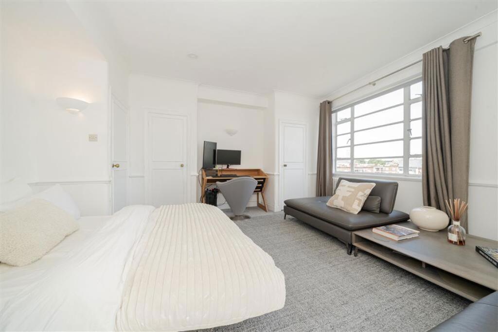 4 bed 1st Floor Flat for rent in Chelsea. From Marsh & Parsons - Chelsea