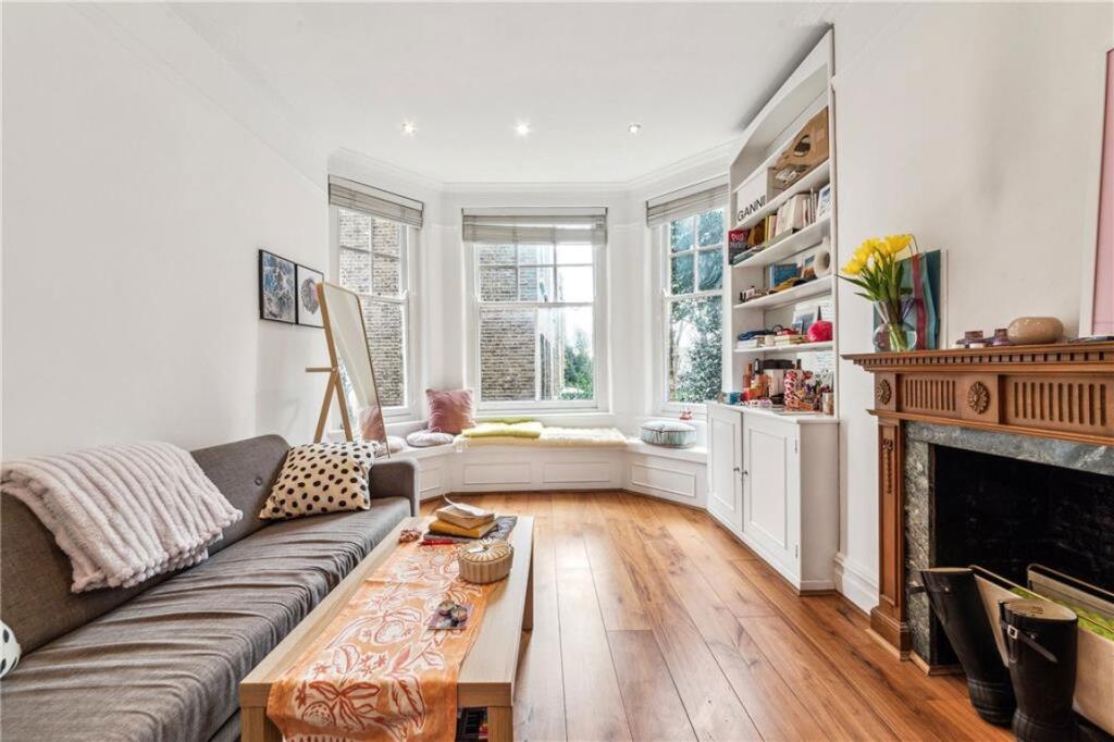 1 bed 1st Floor Flat for rent in Chelsea. From Marsh & Parsons - Chelsea