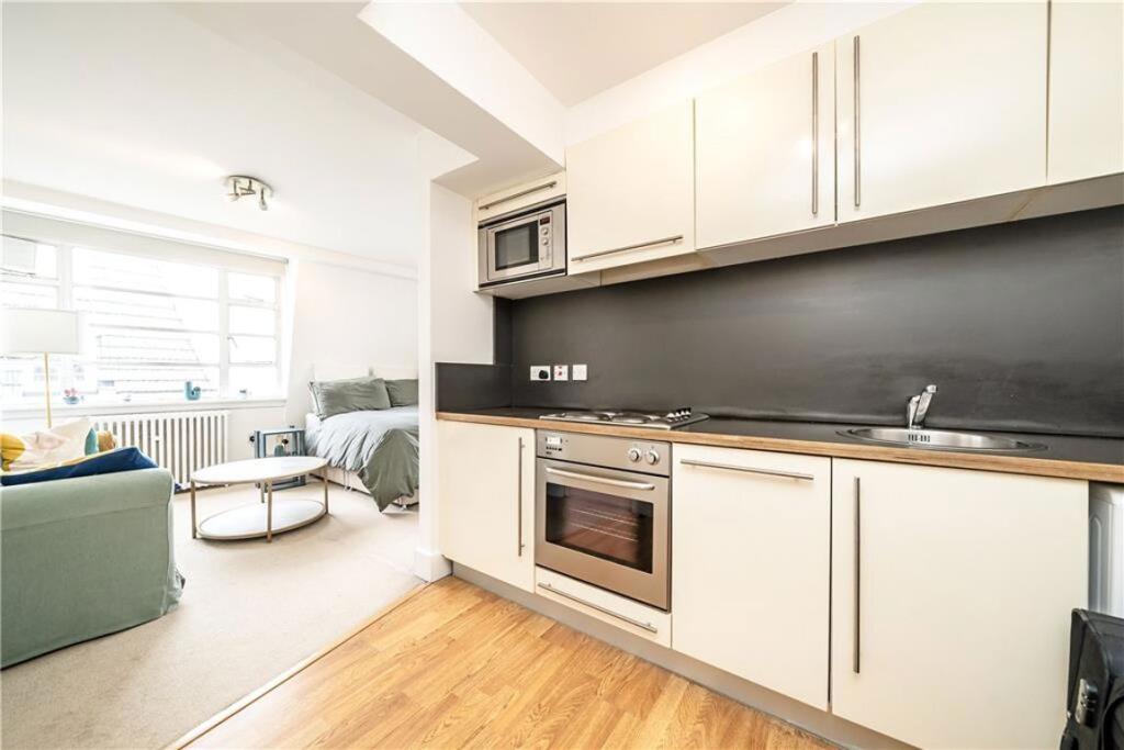 4 bed 1st Floor Flat for rent in Chelsea. From Marsh & Parsons - Chelsea