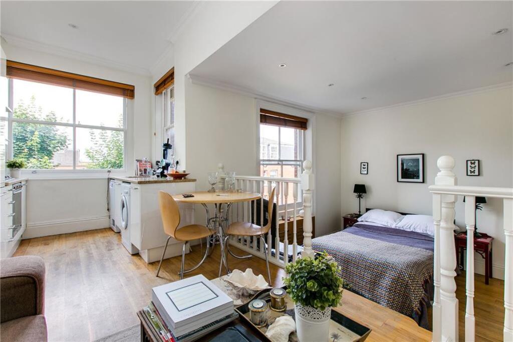 4 bed 1st Floor Flat for rent in Chelsea. From Marsh & Parsons - Chelsea