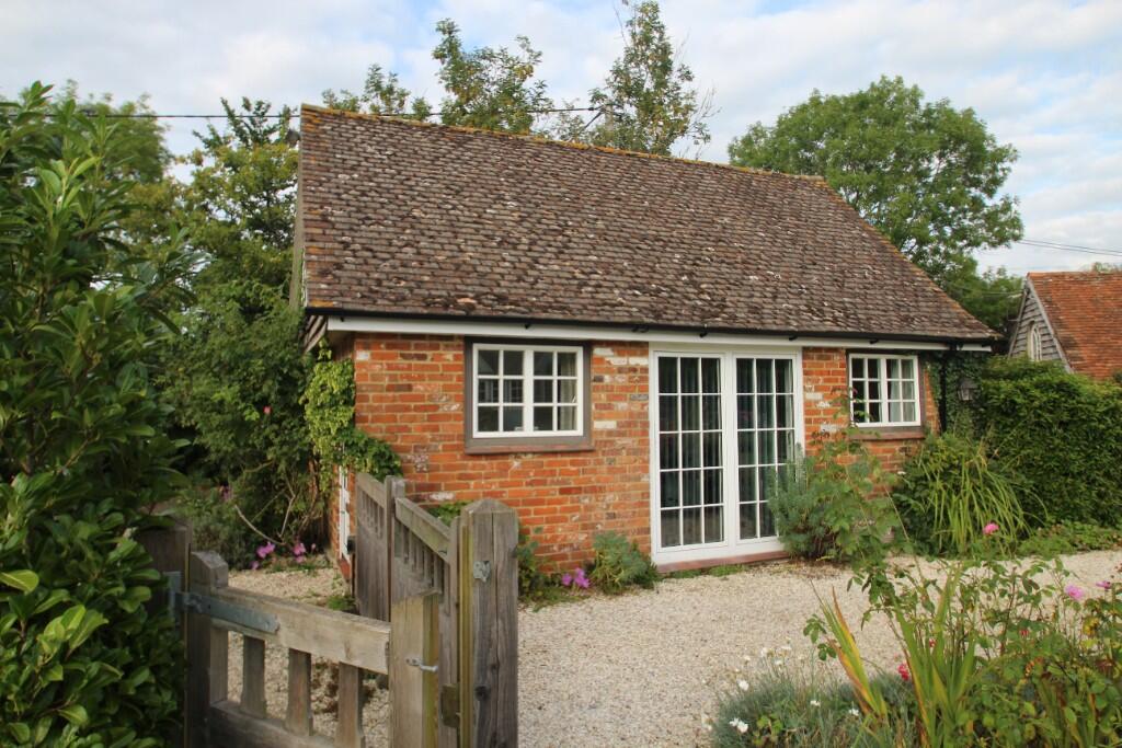 1 bed Detached for rent in Hamstead Marshall. From Marc Allen Estate Agents - Hungerford
