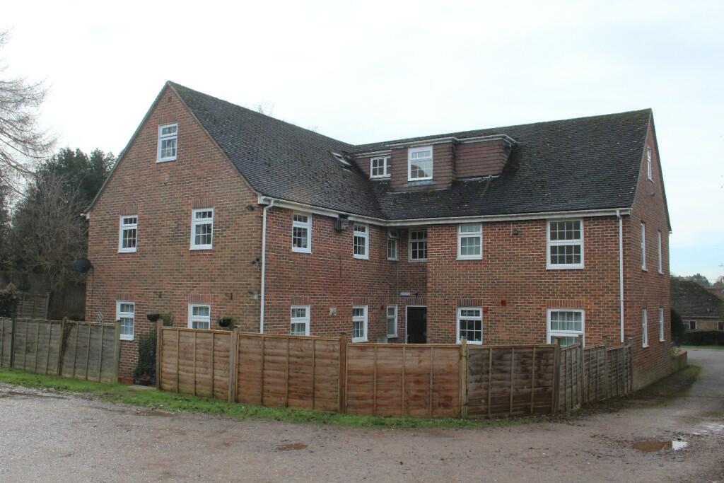 2 bed 1st Floor Flat for rent in Eddington. From Marc Allen Estate Agents - Hungerford