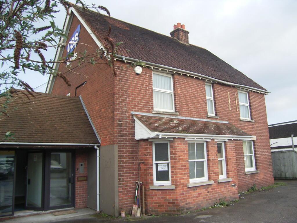 2 bed 1st Floor Flat for rent in Newbury. From Marc Allen Estate Agents - Hungerford