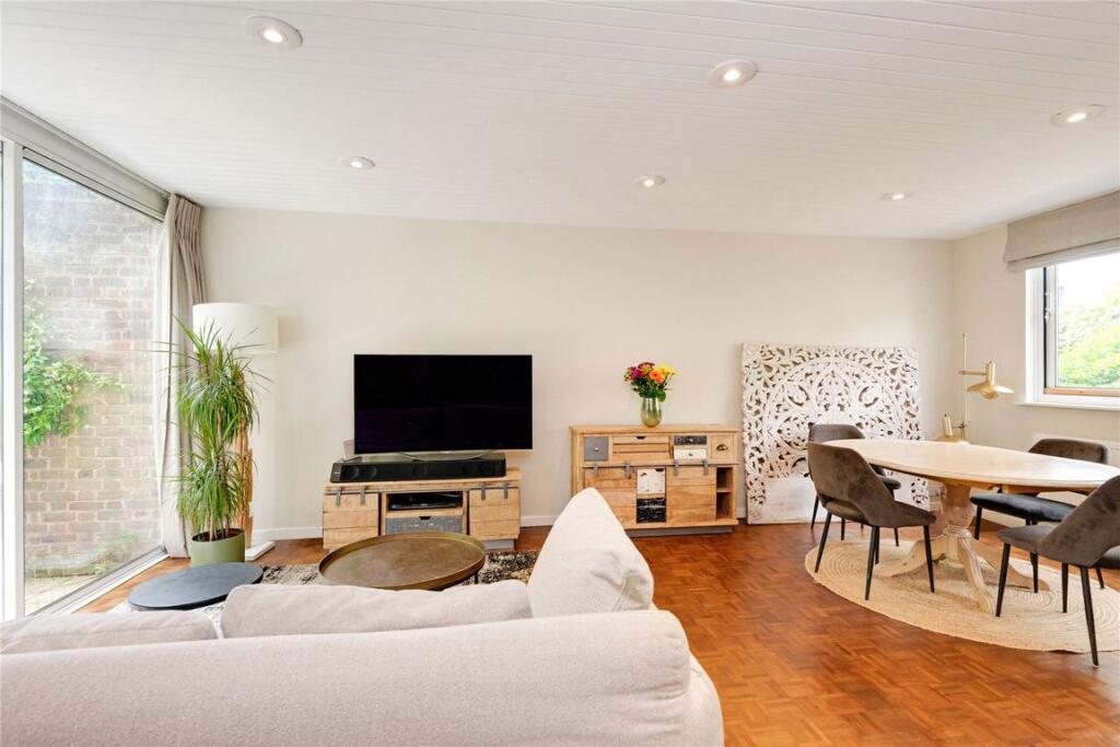 3 bed Detached for rent in Kensington. From Marsh and Parsons - Notting Hill