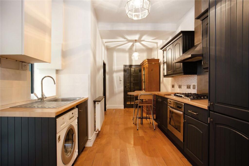 1 bed 1st Floor Flat for rent in Paddington. From Marsh and Parsons - Notting Hill