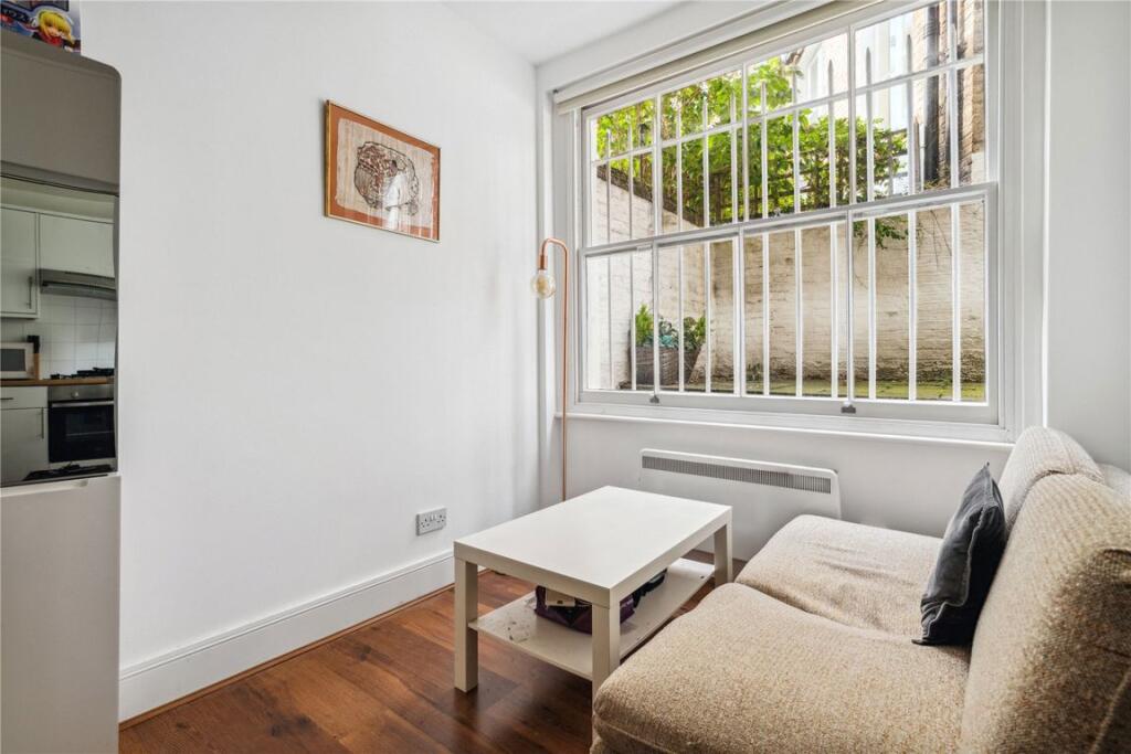 4 bed 1st Floor Flat for rent in Kensington. From Marsh and Parsons - Notting Hill