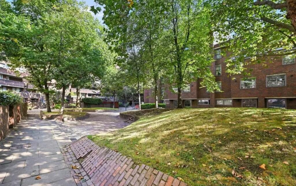 3 bed 1st Floor Flat for rent in Paddington. From Marsh and Parsons - Notting Hill