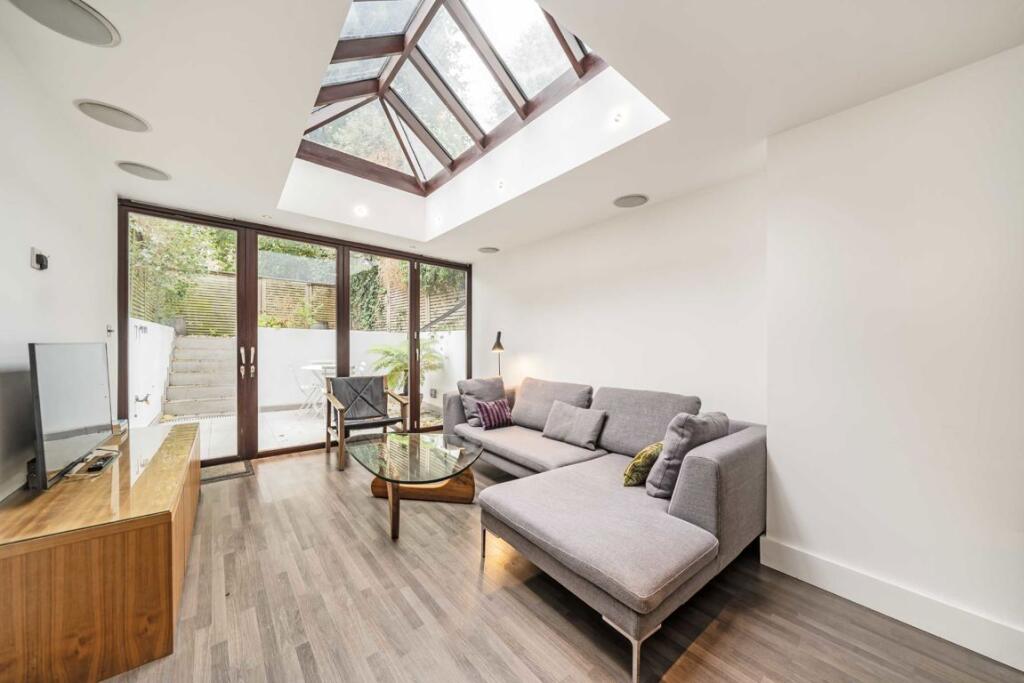 2 bed 1st Floor Flat for rent in Kensington. From Marsh and Parsons - Notting Hill
