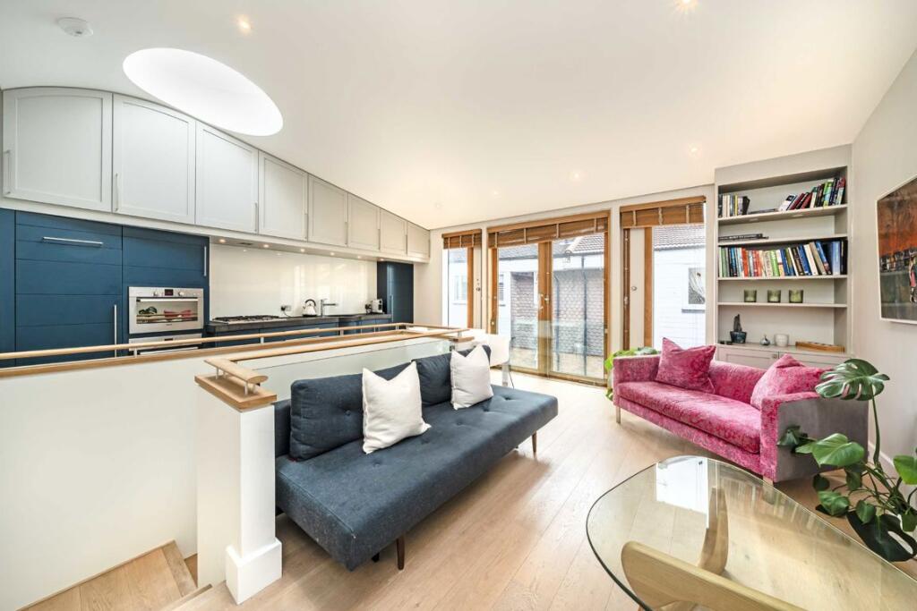 2 bed Mid Terraced House for rent in Kensington. From Marsh and Parsons - Notting Hill 2 bed Mid Terraced House for rent in Kensington. From Marsh and Parsons - Notting Hill
