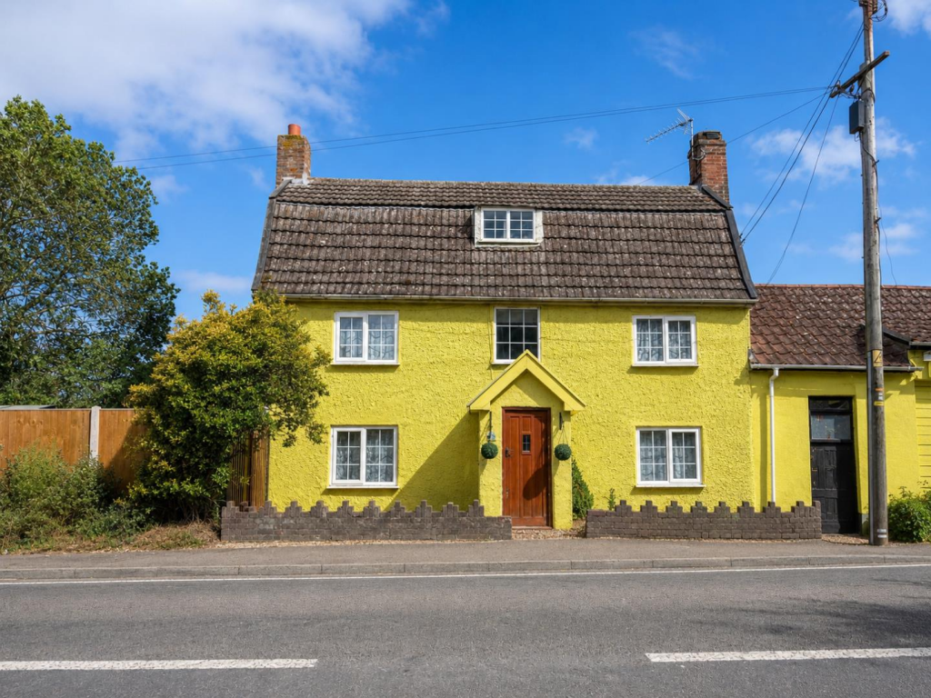 4 bed Link detached for rent in Little Stonham. From Maxwell Brown - Stowmarket 4 bed Link detached for rent in Little Stonham. From Maxwell Brown - Stowmarket