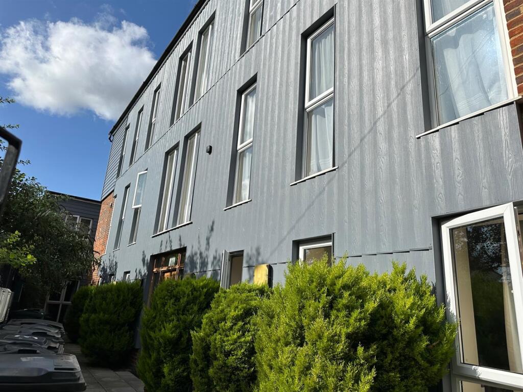 1 bed Detached for rent in Maidstone. From Martins Estates - Ashford