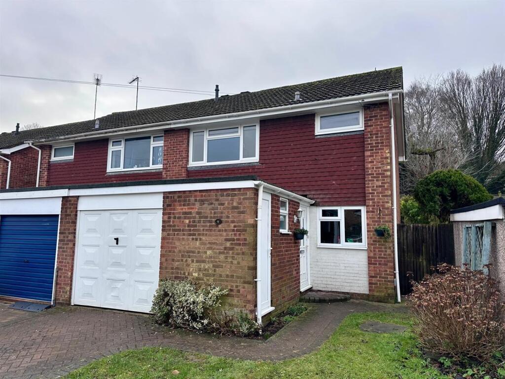 3 bed Detached for rent in Ashford. From Martins Estates - Ashford