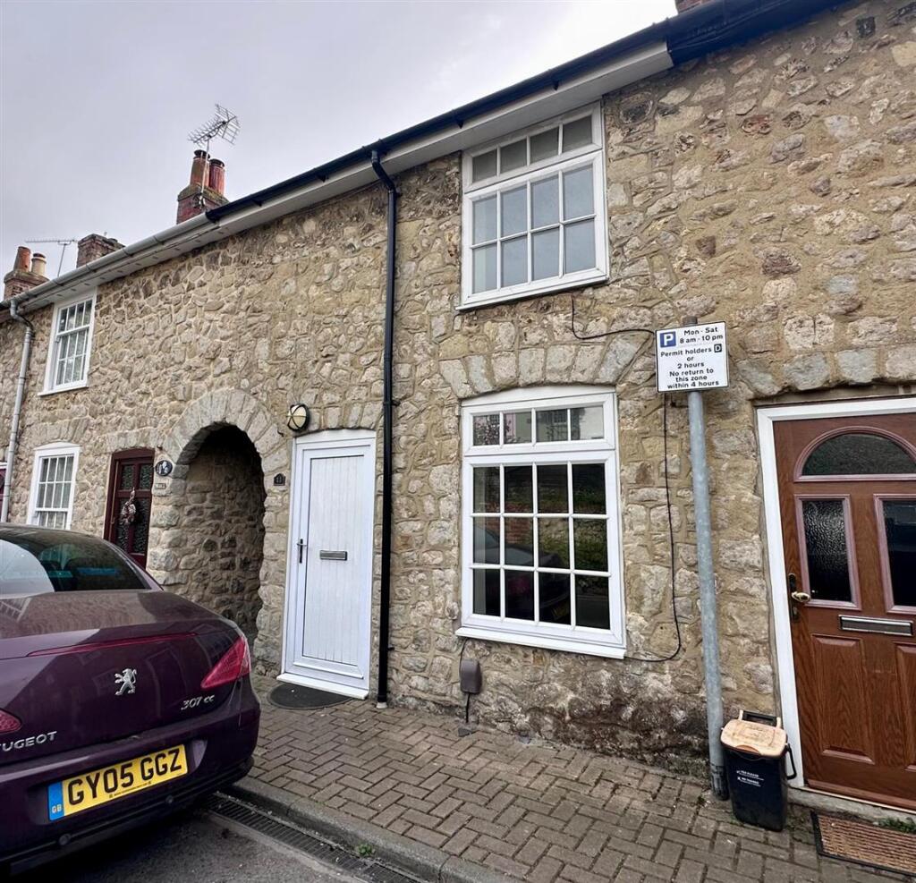 2 bed Detached for rent in Ashford. From Martins Estates - Ashford